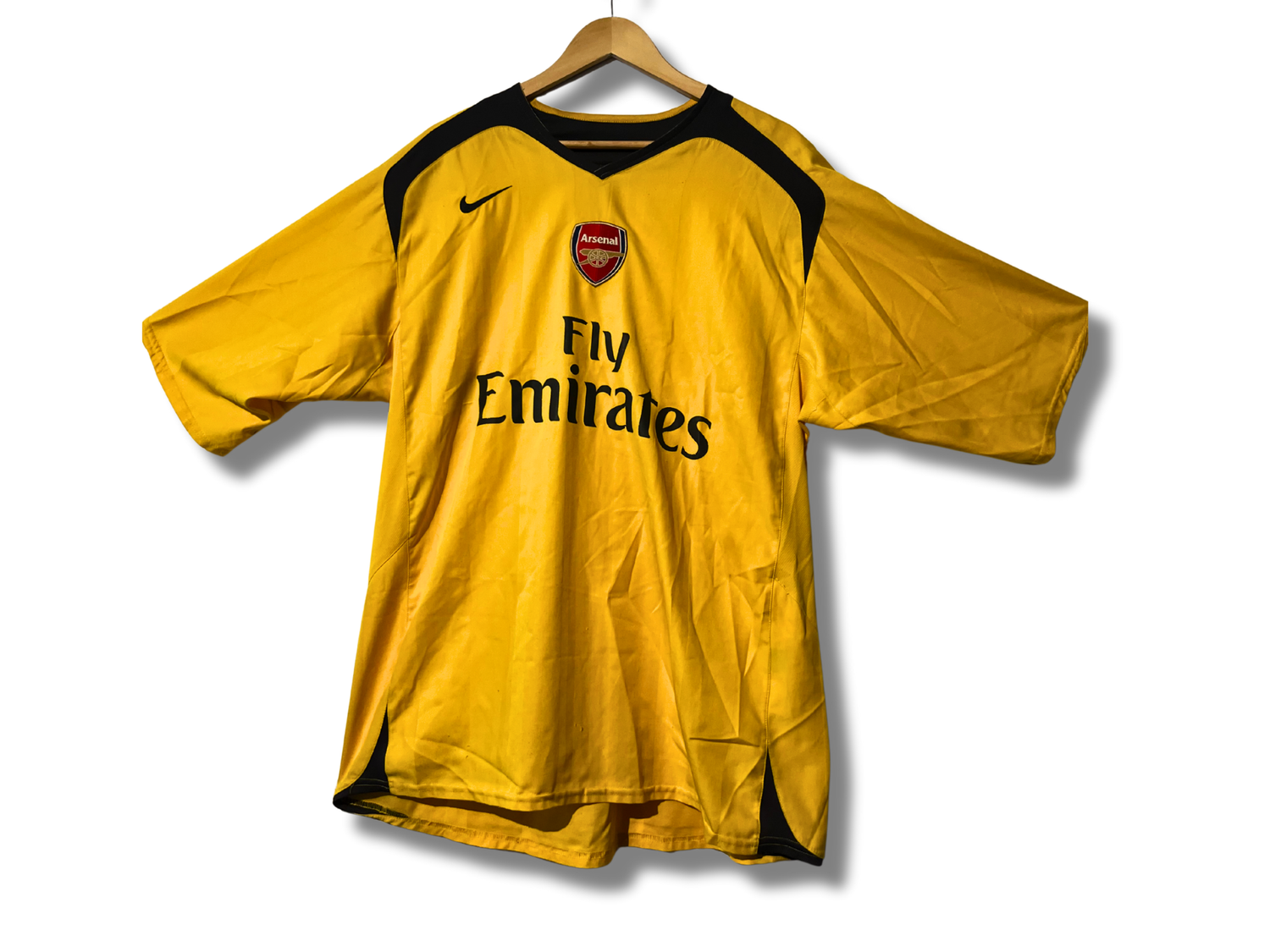 Sponsor Fly Emirates noir sur poitrine maillot Arsenal
