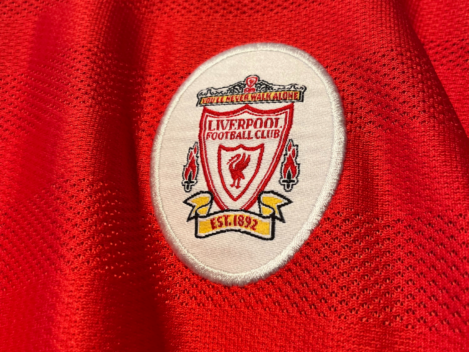 Écusson Liverpool FC et logo Reebok blanc sur maillot vintage